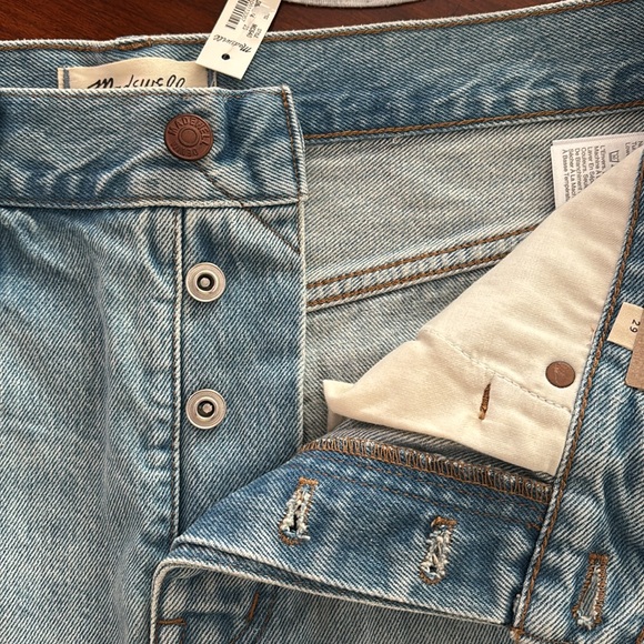 NWT Madewell Relaxed Denim Jean Shorts in Cedarcroft Wash size 29 - Picture 4 of 4